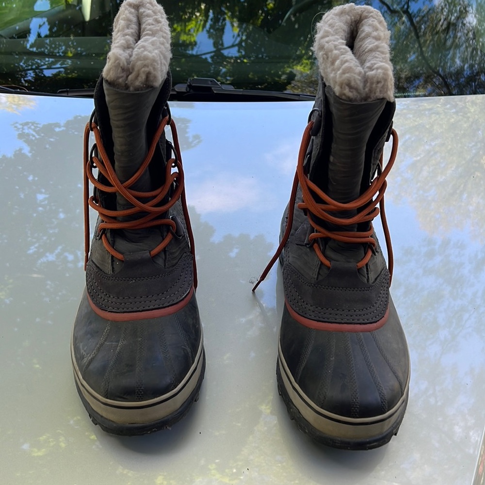 Mens Sorel boots.  Great condition and worn one time!